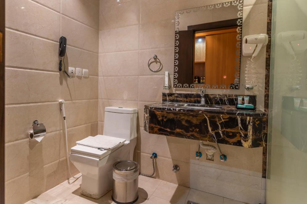 Budget Twin Room Internal view at Paradise Inn Jeddah Hotel, photo 4